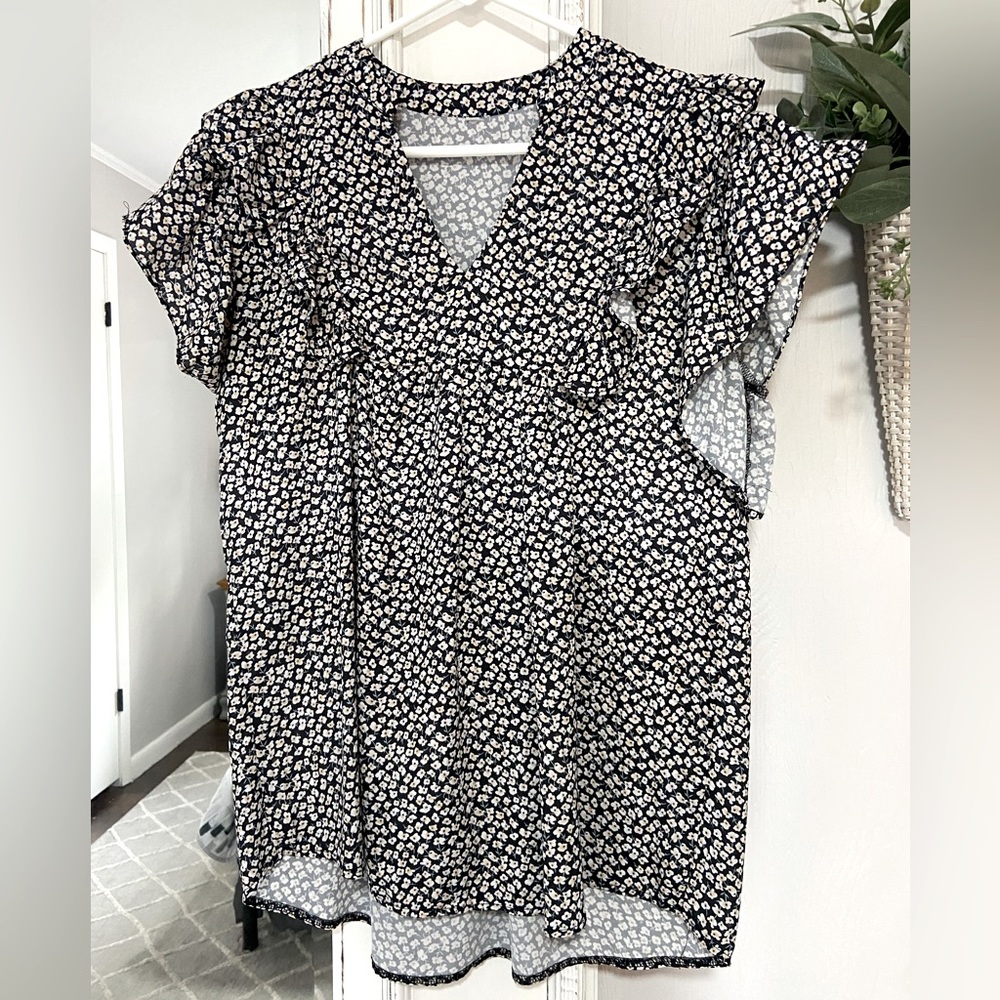 Gorgeous floral blouse with ruffle sleeves